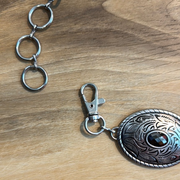 Nomad Creek Women's Silver Oval Chain Belt w/ Black Stones – M/L – 44.5" - Picture 3 of 8